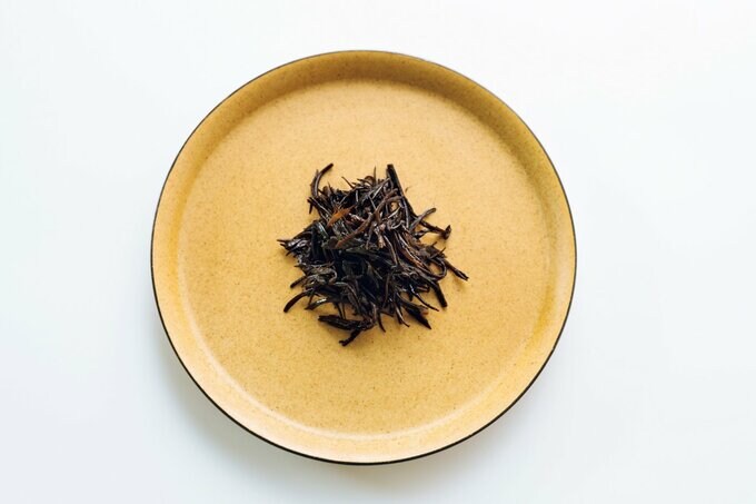 皿に盛られたゆでヒジキ