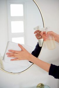 鏡や窓、ガラス製品の汚れ落としに