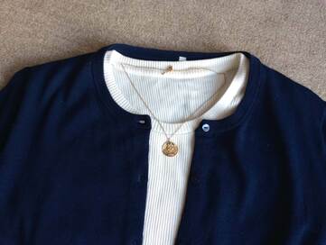 50代ミニマリストの「おしゃれの工夫」。スリーコインズのアクセ2つであか抜ける