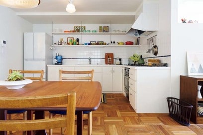 【マンションリノベ事例】L字型キッチンが暮らしの中心。玄関土間にも光が届く開放的な家