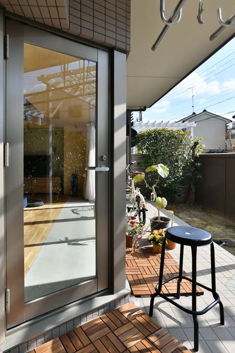 庭に面した位置にあるドア