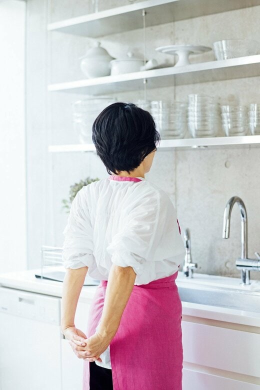 肩甲骨回しをする人