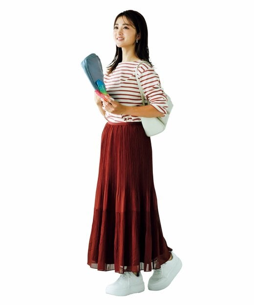 ボーダートップスとシフォンスカートのブラウンコーデ