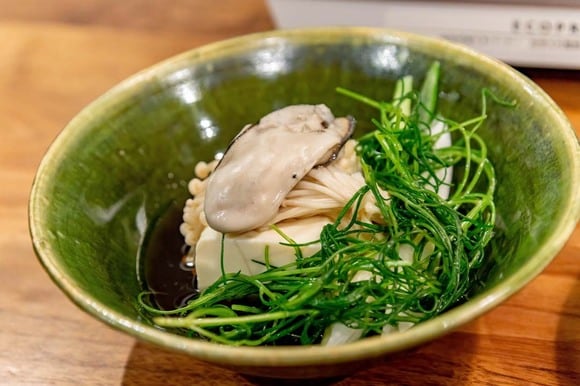 カキを入れることでだしの味がぐっと濃厚に