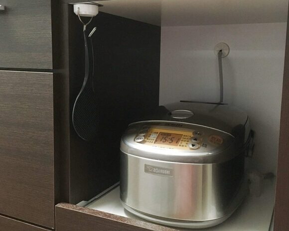 しゃもじはフックでつり下げ