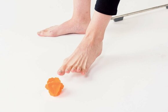 足の指を広げる