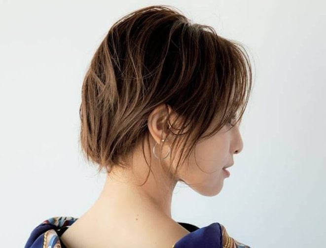 ヘアはショート風に