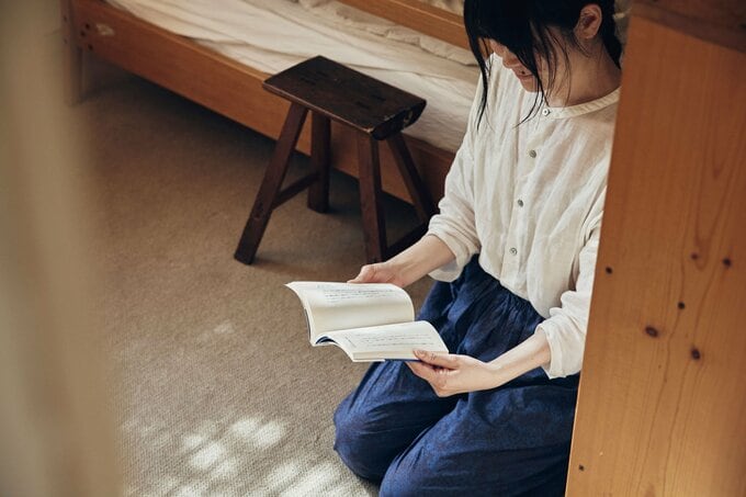 本を読むasakoさん