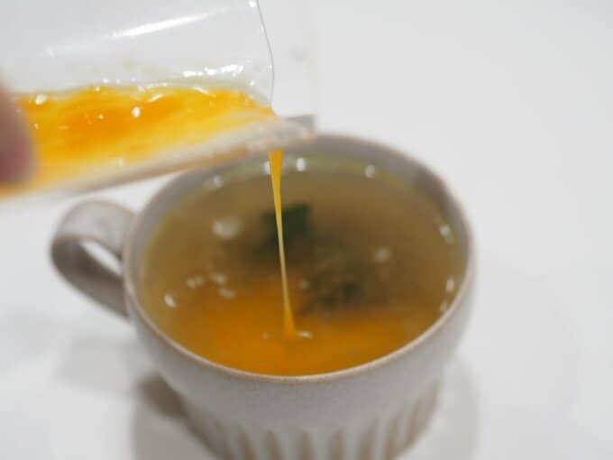 卵を入れて加熱する