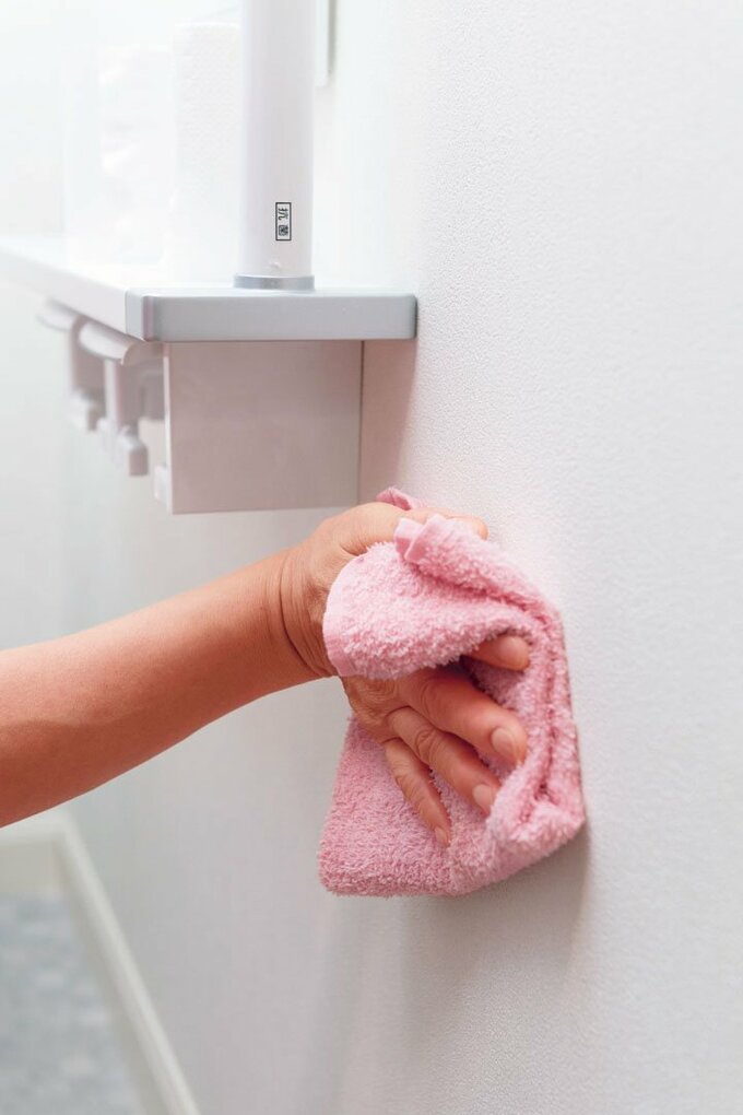 壁を湿りぶきする