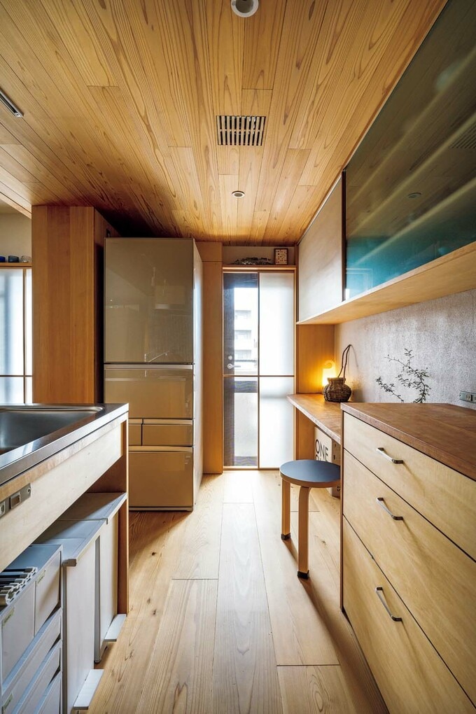 勝手口に併設した引き戸