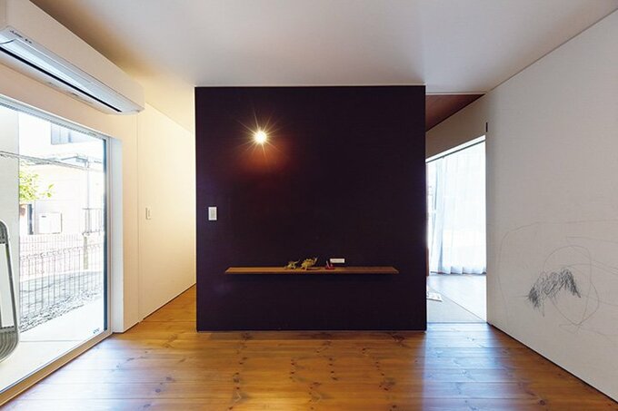 寝室の正面右奥は畳コーナー