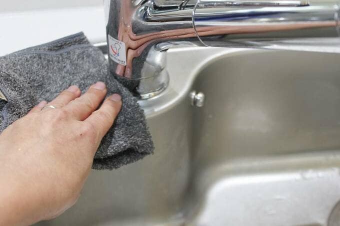 蛇口付近をふく