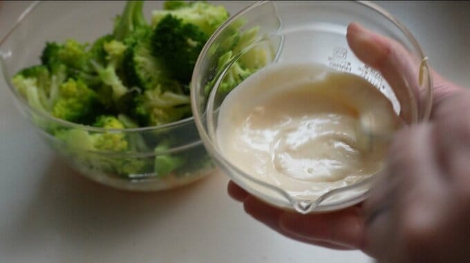 調味料を混ぜる