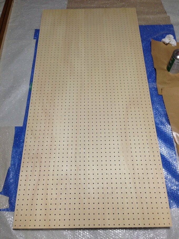 加工前の合板ペグボード