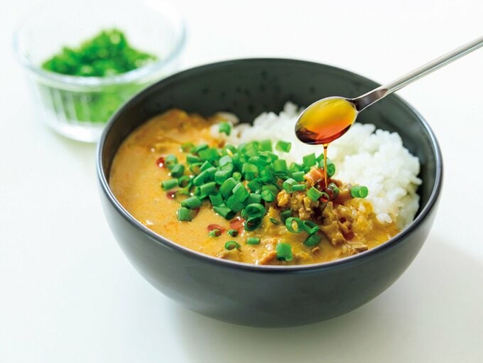ごはんの上にスープがかかった料理