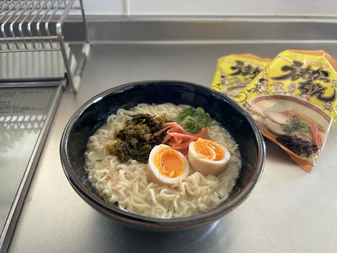 とんこつラーメンを高菜で味変