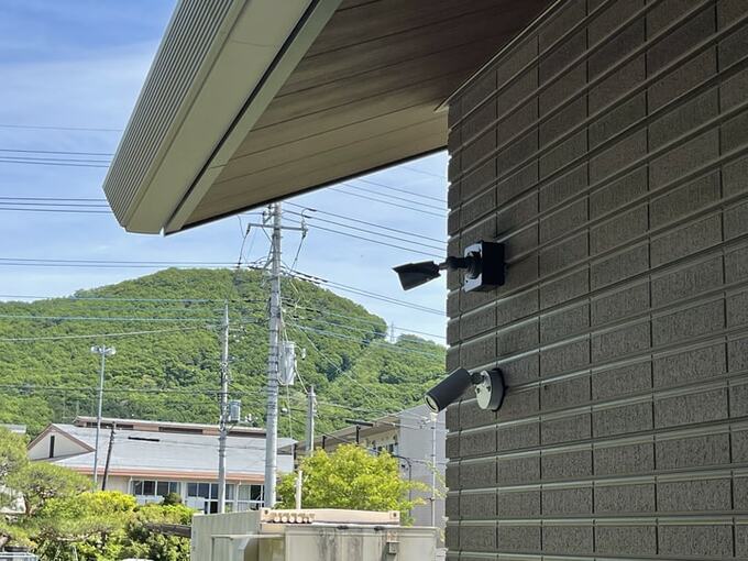 住宅に設置した防犯カメラ