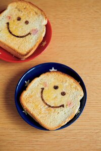 かわいいトーストが朝の食卓を笑顔に