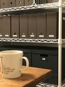 ポールの色や素材はインテリアスタイルに合わせてコーディネート