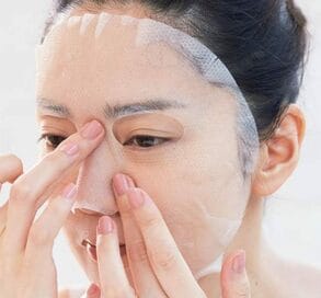 シートマスクの上から乳液でもっちり！秋の保湿テク