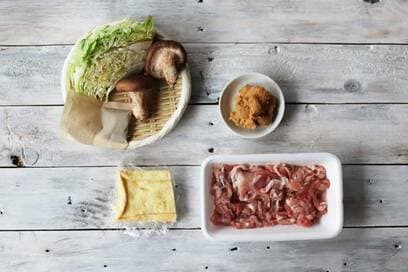 朝から食べごたえ満点みそ汁。具材はちぎるから包丁いらず