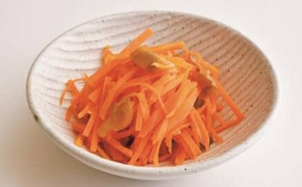 お弁当のすきま埋め食材。ニンジンはあえるだけ、シイタケは焼くだけ