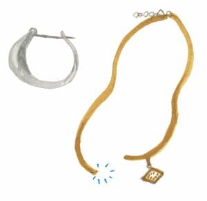 片側だけのピアスや切れたネックレス