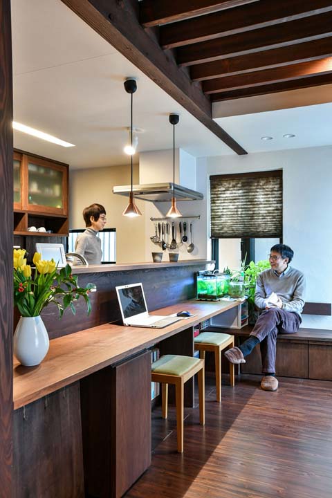 造作ベンチとカウンター