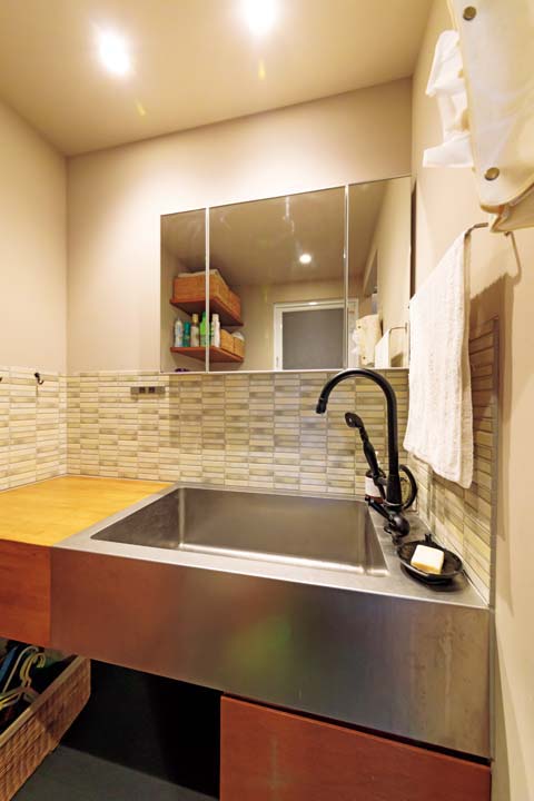 深くてワイドな洗面台