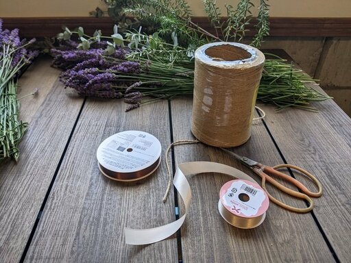 スワッグづくりに用意するもの