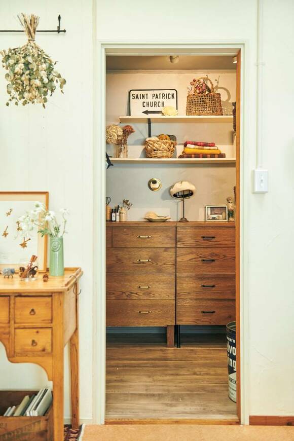 扉のないクローゼット