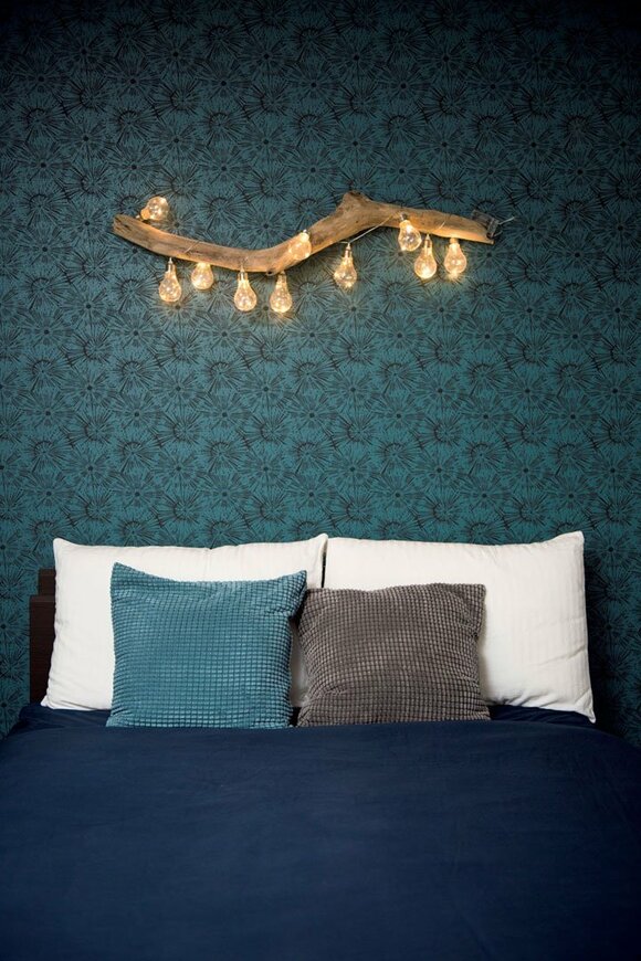 ソファの上のインテリア照明