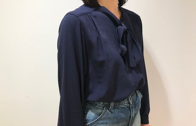 ボウタイブラウス