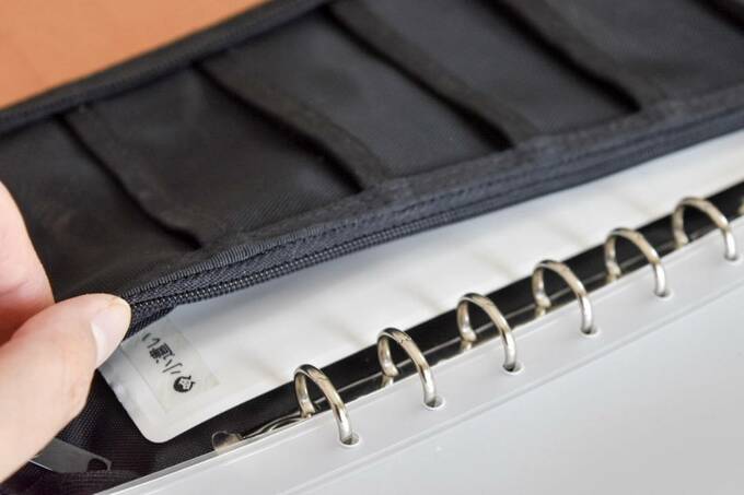 パスポートケースの内ポケット