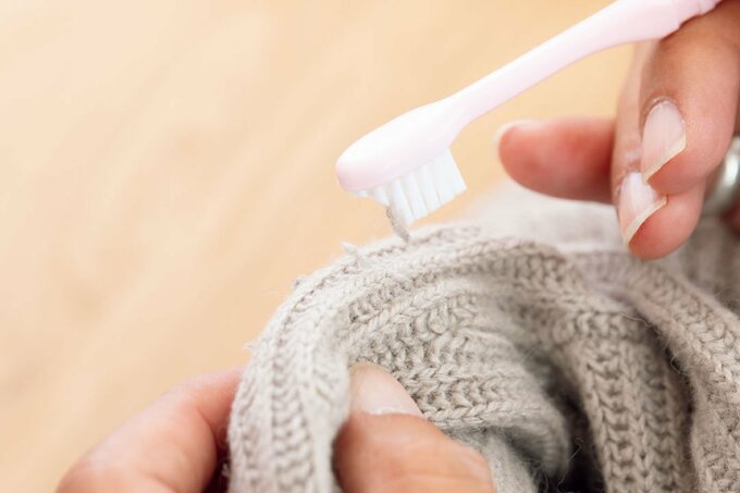 衣類に歯ブラシ