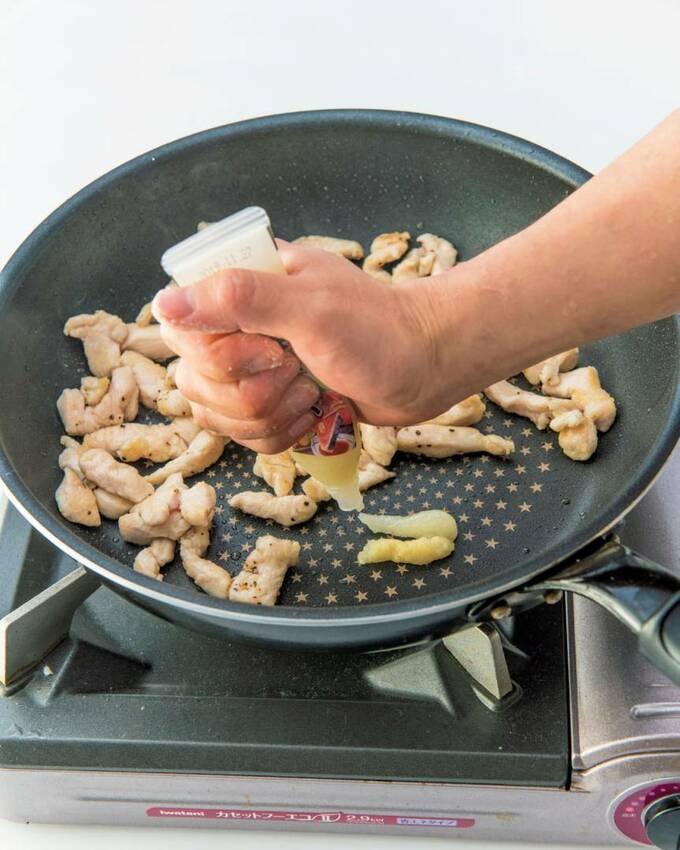 フライパンに鶏肉