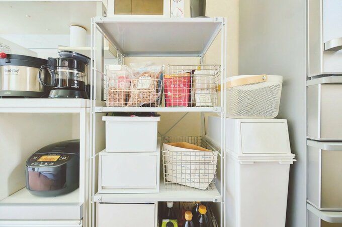 整理された収納棚