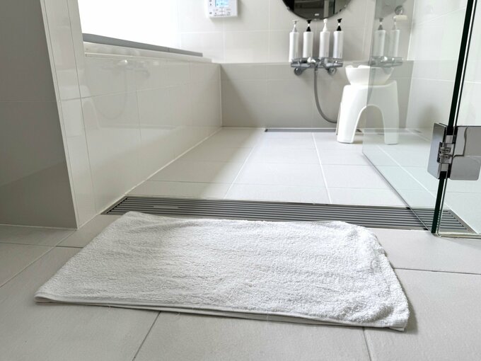 洗濯する日に悩まず、置き場所にも困らないバスマットの代用のタオル