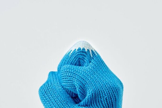 軍手で富士山をつくっている