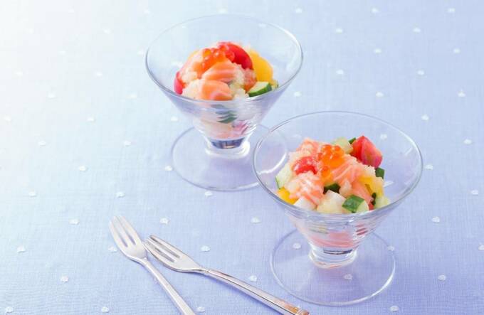 新タマネギドレッシングで！　ノルウェーサーモンのカクテルサラダ