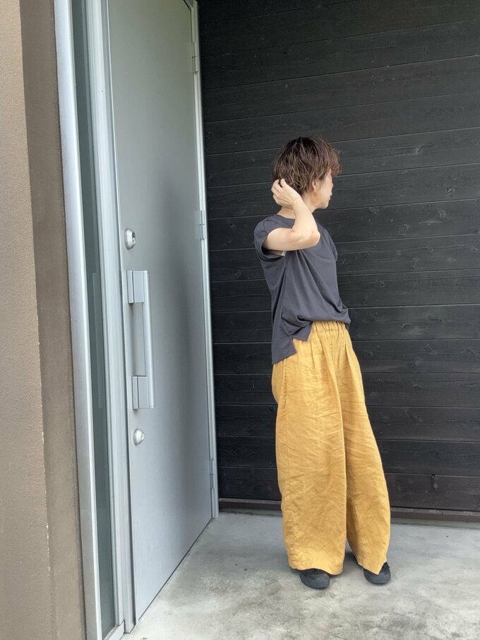 ダークグレー　Tシャツ