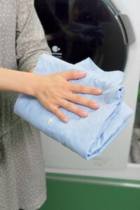 小さくたたみ全体をよくたたく