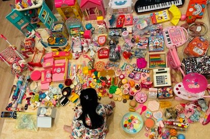 クリスマス前が「手放す絶好のチャンス」。平野ノラさん流・子どもが納得するオモチャの捨て方