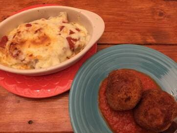 業務スーパーのパスタソースをギョーザにかけたら美味