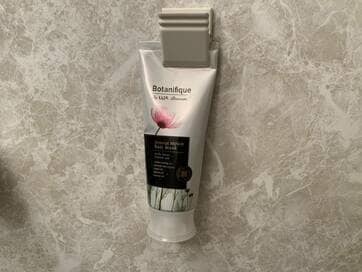 風呂場の棚は処分。100円マグネットで石けんもつるす収納に