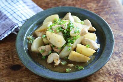 秋が旬の甘～いカブ。鶏ササミとワサビじょうゆで炒めると美味