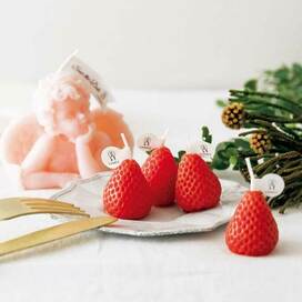 クリスマス気分が盛り上がるアイテム8つ。いちごキャンドル、330円のツリー