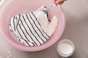 つけおきして酢で中和させればすっきり!