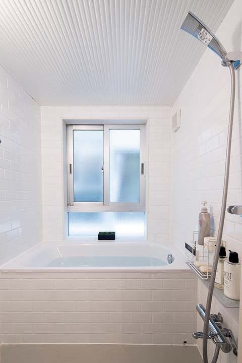 窓があって通気のいい浴室